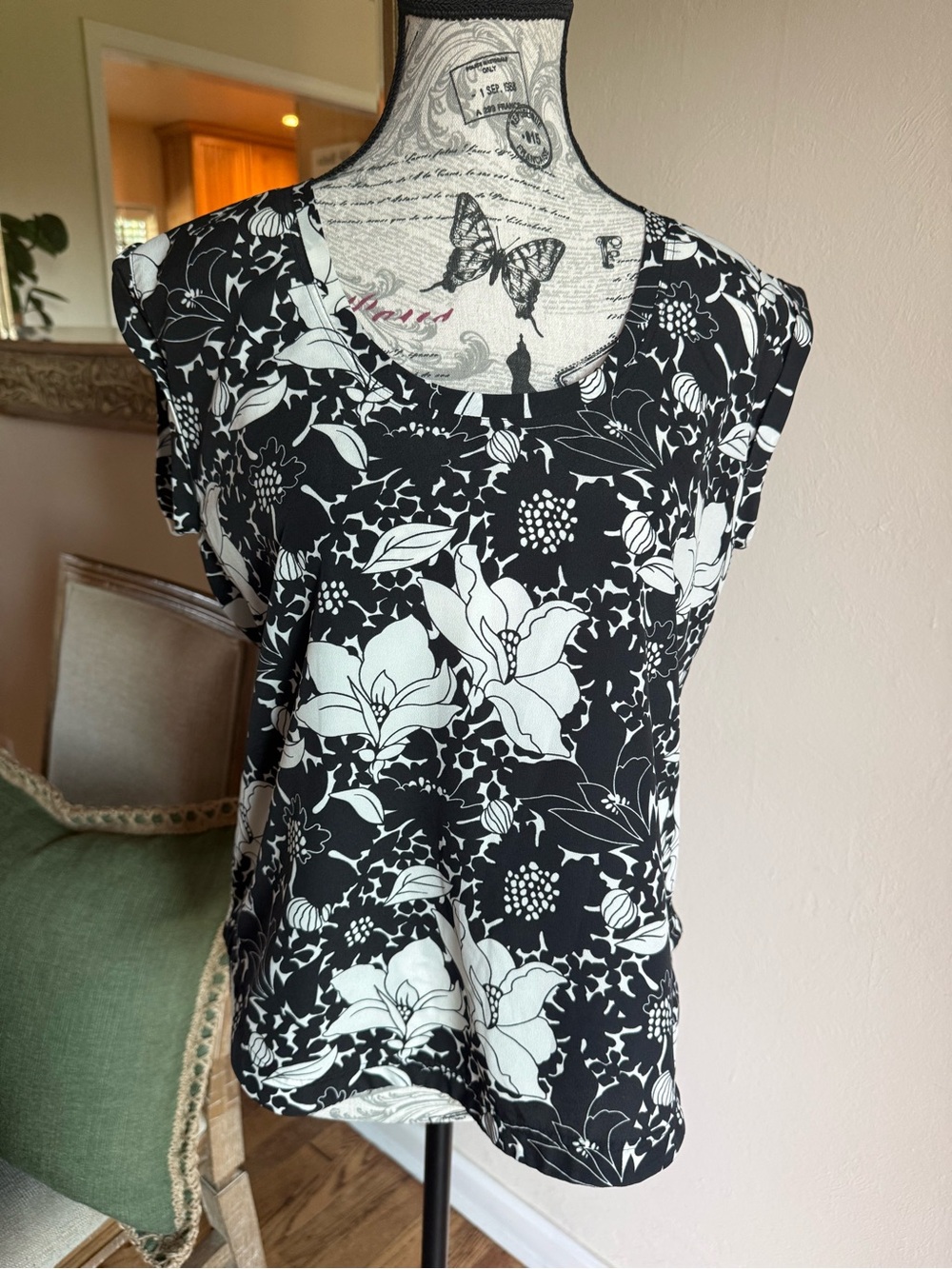 J. Crew Black and White Floral Scoop Neck Camisole 6P